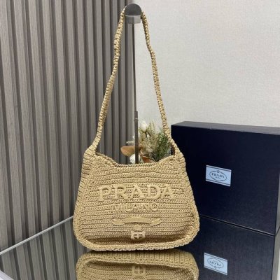 顶级原单 Prad*新款拉菲草编斜挎！1Bc186 满满的艺术气息～拉菲草编织非常扎实 超有质感 日常搭配私服也不会出错的单品 自然风的设计 仿佛都能呼吸 喜欢