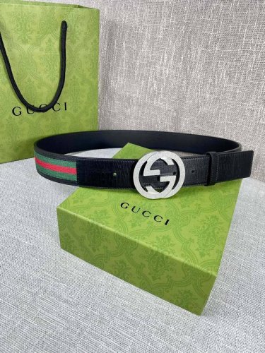 宽度4.0Cm Gucci 经典帆布织带腰带，配以织纹皮质滚边和双G原单钢扣。绿色 红色 绿色棉质帆布编织腰带，配以黑色头层牛皮