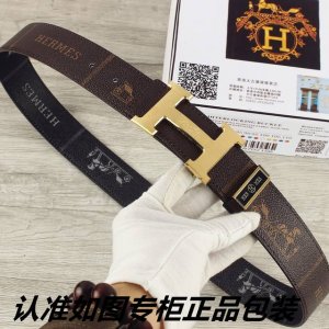 品名：爱玛仕.Her..Mes原单 型号：认准如图专柜包装，赠送打孔器 材料：百分百头层牛皮皮带，24K纯钢扣中间带logo字母保证真皮。双面可