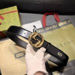 特 古奇 宽4.0Cm 每一季，品牌标识都会吐故纳新，于经典之中融入新意。在这款腰带上，尾部Gg标识以亮眼之姿生动呈现，与双G造型配件相得益彰