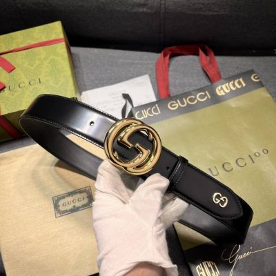 特 古奇 宽4.0Cm 每一季，品牌标识都会吐故纳新，于经典之中融入新意。在这款腰带上，尾部Gg标识以亮眼之姿生动呈现，与双G造型配件相得益彰