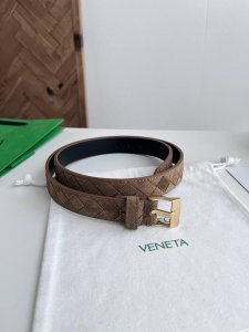 Bv 2026新款女士编织Watch腰带 纯手工Intreccio小格子编织 原厂真麂皮搭配微复古金色表扣设计针扣 宽度2.5Cm 颜色: 橄榄绿 DDD