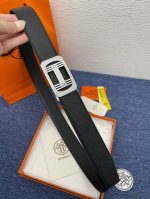 品牌 爱马仕自动扣 描述 双面原版皮，原板扣、这款饰有带扣的腰带配以水牛皮衬里，覆以Monogram 牛皮。展现细腻的品牌特质，是牛仔裤的理想配件 自动扣扣；3