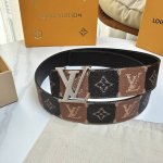 L0Uis Vuitt0N 專櫃最新升級版本 寬度40毫米 全新訂製帆布搭配最新進口原廠皮底 配置经典字母搭扣 經典百搭款！