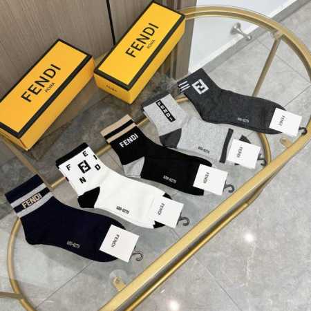 配包装 一盒五双 Fendi 芬迪大F新品男女款秋冬款中筒袜子超级经典的双F标志，纯棉材质制造，透气舒适，超级Nice超火爆小单品，大牌出街，潮人必备超好搭 - 点击图像关闭
