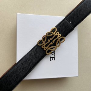 罗意威 尺寸:带宽40Mm 正品尺寸 五金材质:专柜精品扣，真空电镀，工艺精细 带身材质:天然头层牛皮，质感十足，手感柔软。时尚个性，经典百搭！可自行选择搭配！