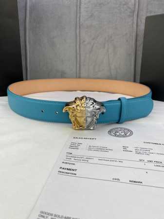 特 宽度4.0Cm Versace 范思哲 此款柔软的皮带饰有金、银双色3D美杜莎腰带扣，可搭配正装或休闲牛仔装。 - 点击图像关闭
