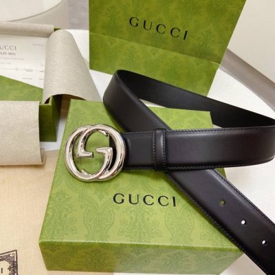 p210 Guc～Ci 这款皮革腰带搭配经典G搭扣，其外观源自70年代Gucci典藏设计，这一时期的流行元素对品牌美学风格影响甚深 40Mm 宽