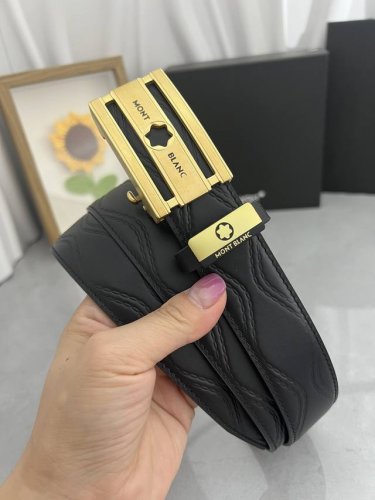 品名：万宝龙 Montblanc 自动带 材质：原单牛皮腰带 百分百头层牛皮腰带保证真皮，24K纯钢扣，专柜原单品质、做工精细，时尚大牌，送人自用首选 包装：