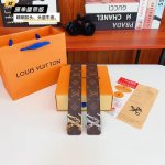 路易L驴家 寬度4.0Cm 面為原廠头层牛皮 風格效果 底為柔軟的黑色头层牛皮 經典字母精钢扣头效果 手感極佳 从买原版到开发历经数月打造而出 选料 做工细节