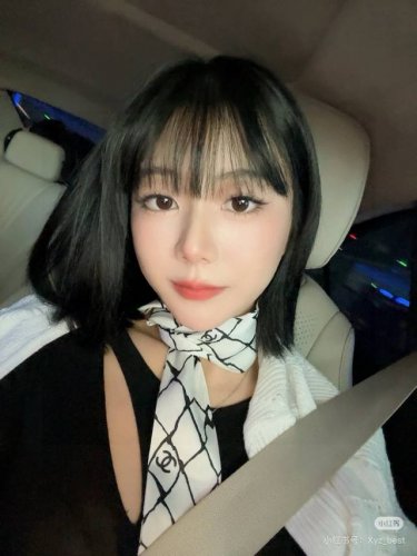 最新小红书 专柜同款！香奈儿束发带 飘带款！可当小围巾，绑头发，绑手袋，绑在手腕装饰！多功能随便你搭配！双面斜纹真丝！规格6*120！