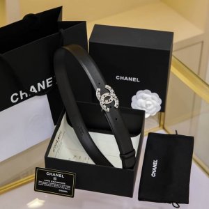 chanel 24S Cc 珍珠 水钻 白 与 黑 字母 Logo搭扣 黄铜金属小牛皮腰带 手感柔软 细腻 3.0Cm 码数75- -