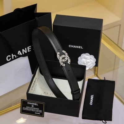 chanel 24S Cc 珍珠 水钻 白 与 黑 字母 Logo搭扣 黄铜金属小牛皮腰带 手感柔软 细腻 3.0Cm 码数75- -
