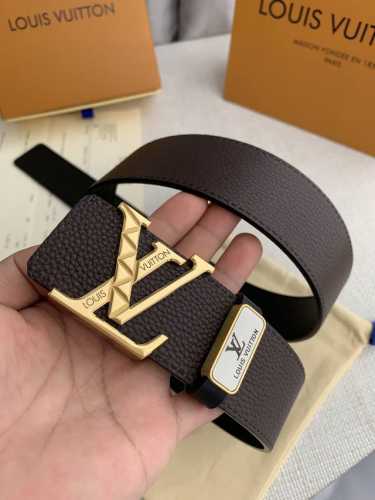 品名： Lv..路易..威登原单 型号：经典挂扣，纯钢材质新款花纹扣头，图片实物拍摄 材料：头层牛皮，挂扣系列，纯钢质扣头，钯镀电镀工艺永不掉色