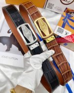皮带：Lv..路易..威登顶级原单复刻. DDD 腰带：百分百头层牛皮，保证真皮。雕花镂空设计24K纯钢扣.永不掉色进口原厂鳄鱼皮纹路.纯手工双线缝制工艺双面两