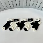 配专柜包装 DDD Balenciaga 巴黎世家 新款中短款堆堆袜袜子！一盒五双，专柜同步筒袜袜子，大牌出街，潮人必备超好搭 DDD