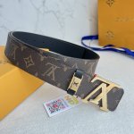 品名： Lv..路易..威登腰带皮带原单 型号：挂扣，经典纯钢材质镂空挂扣，头层牛皮，图片实物拍摄 材料：头层牛皮，挂扣系列，纯钢材质扣头，钯镀电镀工艺永不掉色