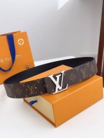 特 Lv.路易威登 全套包装 原版品质 代工厂货品 40Mm宽度 正品一体铸造五金钢扣，原厂皮料 双面原厂定制面料，区别市场货
