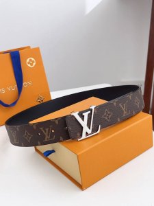 特 Lv.路易威登 全套包装 原版品质 代工厂货品 40Mm宽度 正品一体铸造五金钢扣，原厂皮料 双面原厂定制面料，区别市场货