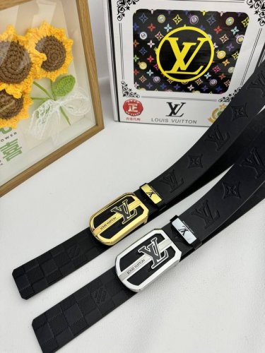 品名：Lv..路易..威登原单 材质：原单牛皮腰带 百分百头层牛皮腰带保证真皮，24K纯钢扣，专柜原单品质、做工精细，时尚大牌，送人自用首选 包装： 请认准如图