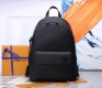 顶级原单M57079全新 Lv Aerogram 双肩包以儒雅气质革新潮流之选。细腻小牛皮宛如旧式航空信笺般柔软，点缀哑光金属 Lv 标识。主隔层和翻盖前袋为周