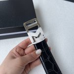 特 品牌：万宝龙新款进口小牛皮，手感细腻柔软。搭配纯钢自动精品钢扣，男士必备！宽度：3.5Cm