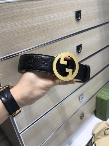 配送专柜包装 打孔针 特批 宽38Mm， 原单进口双面头层小牛皮，搭配原单钌钯电镀双G扣，手感.油边近乎完美，原产皮料定制，质感无可挑剔，出众的细节，高清实拍，
