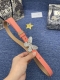 特 迪奥550 2.0Cm 这款 30 Montaigne Avenue 腰带从同名手袋汲取灵感，是二零二三年秋季新品。采用黑色光滑 牛皮革精心制作，质感柔软，