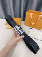 Louis Vuitton、Lv男士腰带 系列 原厂厚镀金五金 双面用精致手工绘边 柔软舒适 宽4.0Cm。