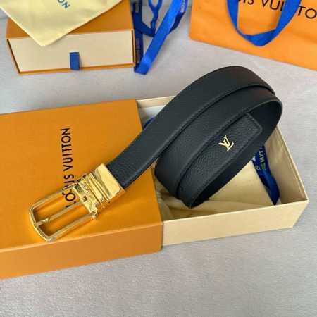 原版包装1.0 L0Uis Vuitt0N 今季新品 男士原單腰帶 寬度35毫米 经典头层Togo荔枝纹 搭配低调可旋转针扣五金 尾部饰有品牌Logo配件相呼应 - 点击图像关闭