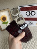 品名：菲拉格幕 原单 材质：原单牛皮腰带 百分百头层牛皮腰带保证真皮，24K纯钢扣，专柜原单品质、做工精细，时尚大牌，送人自用首选 包装： 请认准如图专柜包装赠