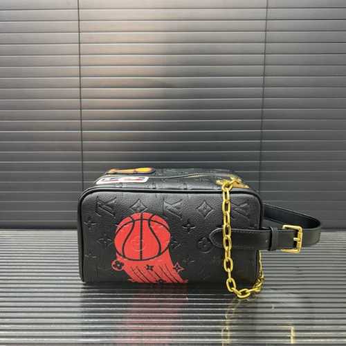 Louisvuitton 路易威登 Nba联名 Cloakroom Dopp Kit手袋 手拿包 化妆包 洗漱包袋 经典百搭 实物拍摄 男女通用 配送防尘袋 礼
