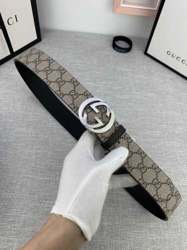 特 宽度4.0 Gucci 經典款G家花面带身头层皮底；搭配经典款旋转扣、採用精挑細選進口頂級牛皮，手感柔軟細膩！金白枪三色可选！