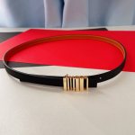Loewe新款 小牛皮腰带，亮面Loewe五金扣。正面条形码设计，侧面立体字母Loeme ，宽1.5Cm。