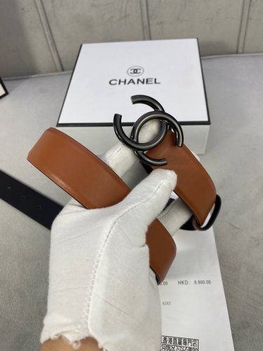 宽度3.0Cm Chanel 香奈儿 细纹牛皮 金 银 枪 色金属钢扣。
