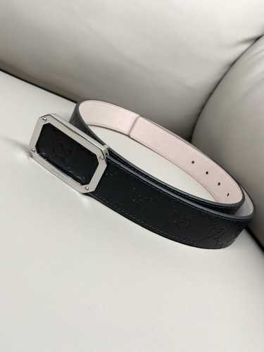 Gg 古驰 3.5宽度 进口牛皮热压花 精致五金 高端品质定制 新季来临 典藏设计中的标志性元素于 早秋系列焕发新意。这款腰带选用镂空设计增添几分个性