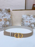 D Ior Montaigne *Cd*腰带 饰有*Christian Dior*标志 富有光泽的金色饰面金属细节 两个可拆卸环 小牛皮腰带 3.4Cm