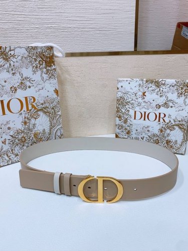 D Ior Montaigne *Cd*腰带 饰有*Christian Dior*标志 富有光泽的金色饰面金属细节 两个可拆卸环 小牛皮腰带 3.4Cm