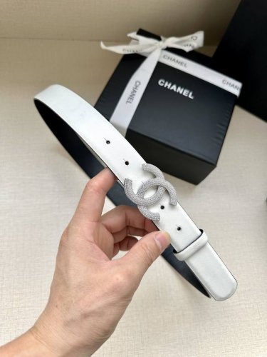 特 宽度3.0Cm Chanel香奈儿简约时尚潮流百搭平滑扣施洛华水晶满钻金属钢扣、牛皮皮带女款 此腰带多色可选！