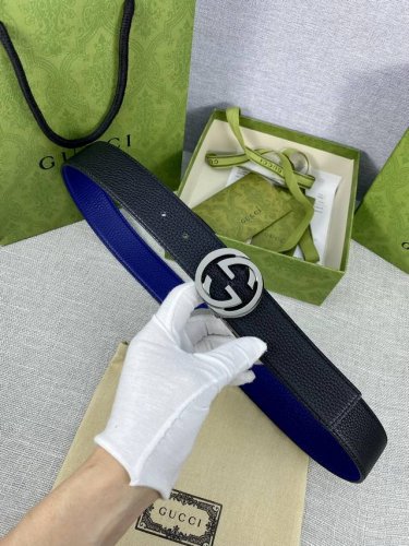 宽度4.0Cm Gucci 互扣式双G带旋转扣，源自品牌现代风格典藏设计，经过重新诠释而别具新意。呈现于纤细的进口两面用腰带之上。