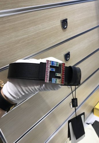 配送专柜包装 打孔针 特批新款 Fd 宽35Mm 支持Nfc 芯片扫描，标志造型 皮带，原版亚克力彩方钻扣，进口原版老花纹配制粒面小牛皮，高端大气，镀金表面金属