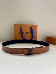 3.4宽 Lv Heritage 双面进口头层牛皮压格腰带 以抛光工艺淬炼新款 Lv 搭扣微弧 为考究人士带来赠礼佳选