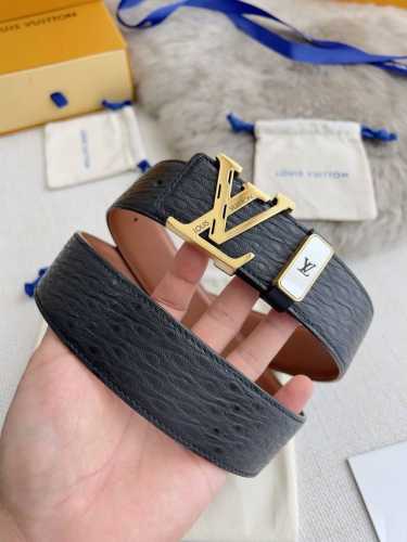 品名： Lv..路易..威登腰带皮带原单 型号：挂扣，经典纯钢材质挂扣，头层牛皮，图片实物拍摄 材料：头层牛皮，挂扣系列，纯钢材质扣头，钯镀电镀工艺永不掉色。原