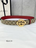 特 宽度4.0Cm Gucci 双面腰带，一侧为gg Su E帆布，反面一侧为枣红色头层小牛皮。配以互扣式双g带扣。