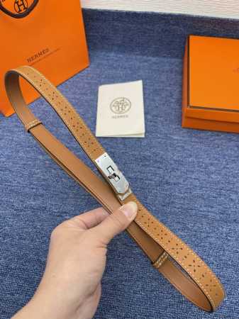 不锈钢 批不带盒 Hermes 爱 马 仕 不锈钢镀金工艺 Epsom小牛皮腰带 搭配镀钯Kelly皮带扣 借助巧妙的可调节设计 可以将腰带系于腰间或髋部 - 点击图像关闭