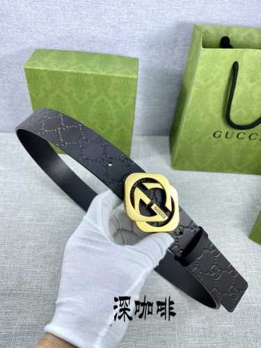 宽度4.0Cm Gucci 互扣式双G带扣腰带，采用热压印技术的Gucci Signature咖啡色皮革精制而成，触感厚实，印花图案清晰分明。