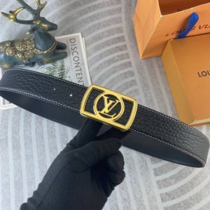 lv 特种皮腰带系列 ，原厂五金精品不锈钢扣，手感柔软舒适 宽3.8Cm。