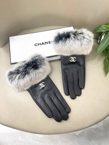 爆款到 超级推荐款 上手特美美 必须自留款 顶级原单 官网同步女士新款高档毛呢短款手套百分百选用进口小羊皮 内里羊丝里 皮质光泽鲜亮饱满 柔软细腻 手感一流认准