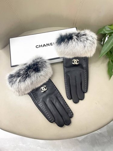 爆款到 超级推荐款 上手特美美 必须自留款 顶级原单 官网同步女士新款高档毛呢短款手套百分百选用进口小羊皮 内里羊丝里 皮质光泽鲜亮饱满 柔软细腻 手感一流认准