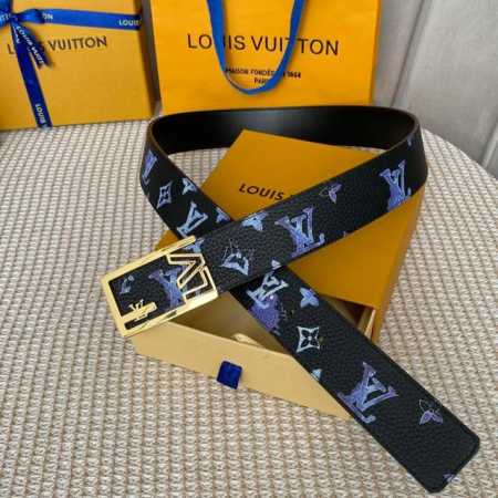 寬40Mm 同步新款！Lv Shape雙面腰帶以全新togo荔枝紋小牛皮 壓花絲印而成的藍色大logo圖案 搭配亮光lv Shape搭扣 外形時尚.正裝和便裝皆 - 点击图像关闭